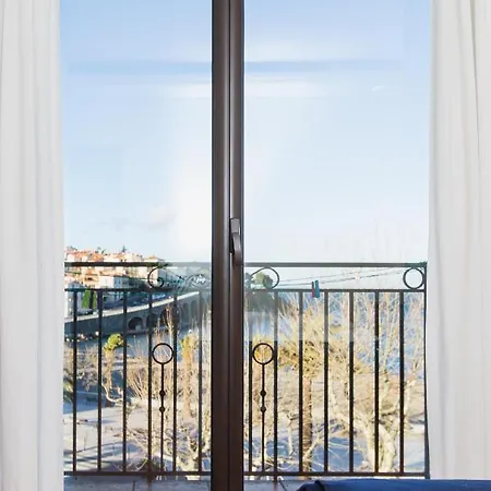 Regina's - View 바뉼쉬르메르