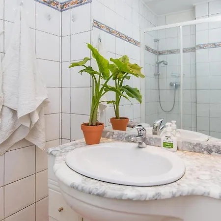 Regina's - View 바뉼쉬르메르