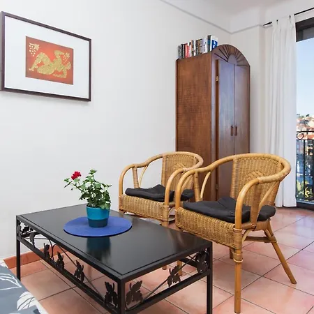 Regina's - View Apartment