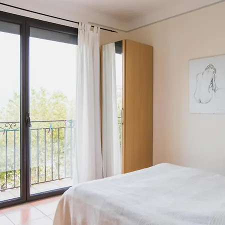 Regina's - View Apartment