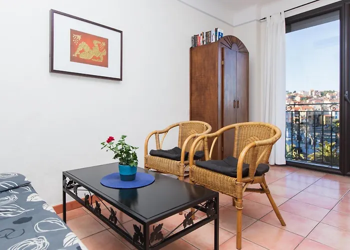 Regina's - View Apartment