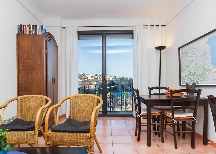 Regina's - View Apartment